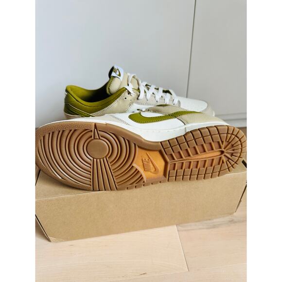 Nike Dunk Low Size 10.5 NEW Sail/Pacific Moss/Cream HF4262-133 - Picture 7 of 8